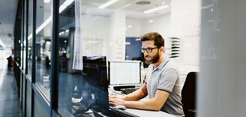 Programmierer im Kontroll Raum