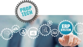 PropTech und ERP-System Schrift auf Zahnrädchen