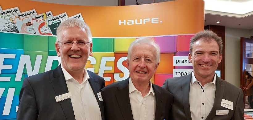 Prof. Péter Horváth mit Conrad Günther (l.) und Günther Lehmann auf dem Congress der Controller 2022