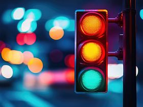 Ampel Rot Grün Gelb Leuchten Hintergrund verschwommen
