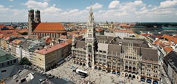 Rathaus München mit Blick über die Stadt