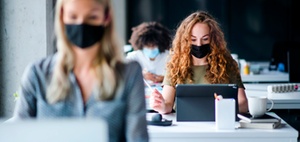 Corona-Pandemie: Maskenpflicht am Arbeitsplatz für alle?