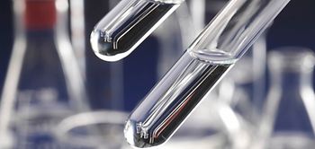 Reagenzgläser mit Flüssigkeit