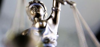 Recht_und_Urteil_Justitia_Figur_Detailaufnahme