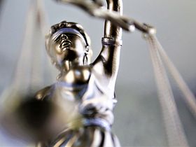 Recht_und_Urteil_Justitia_Figur_Detailaufnahme