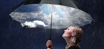 Regenschirm Frau Wolken Regen Himmel Lichtblick Wetter