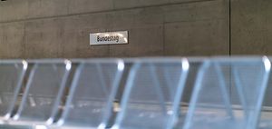Regierung_Bundestag_Eingang_Wartebereich