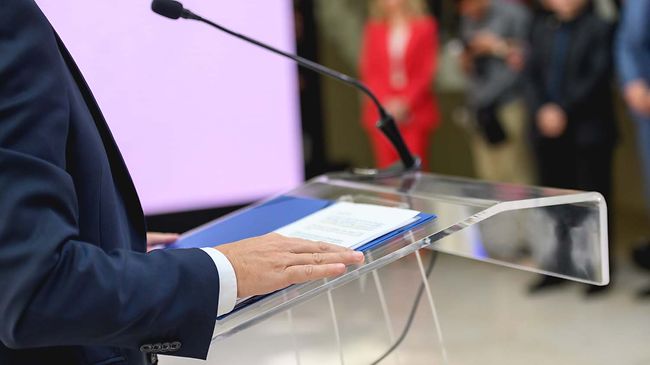 Regierung_Pressekonferenz_Rednerpult