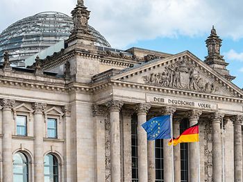 Regierung_Reichstagsgebaeude_Bundestag_Europa_Deutschland