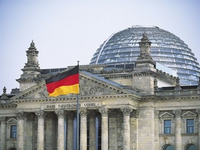 Reichstag in Berlin *** Local Caption *** Originaldia vorhanden