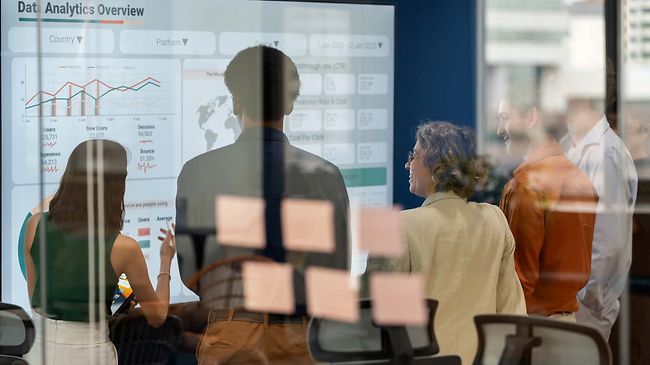 Reporting_DataAnalytics_Team_Dashboard_Meeting