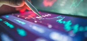 Reporting_Finanzanalyse_Tablet_Chart_Interaktion