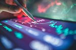 Reporting_Finanzanalyse_Tablet_Chart_Interaktion