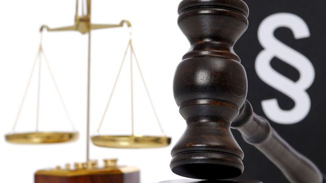 Richterhammer, Waage und Paragraphensymbol