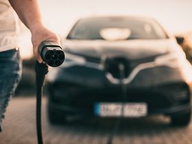 Elektroauto wird geladen