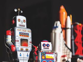 Roboter Künstliche Intelligenz KI Rakete