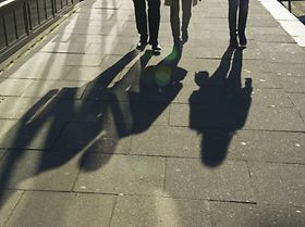 Schatten von Menschen Gruppe