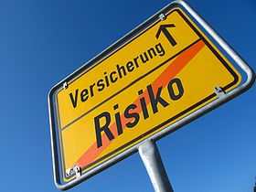 Schild Risiko durchgestrichen/Versicherung