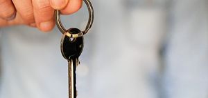 Schlüsselbund in der Hand