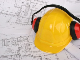 Schutzhelm mit Gehörschutz für Bau