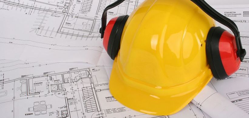 Schutzhelm mit Gehörschutz für Bau