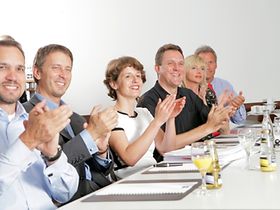 Seminarteilnehmer applaudieren
