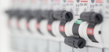 Sicherungen fuer Strom, eine ausgeschaltet