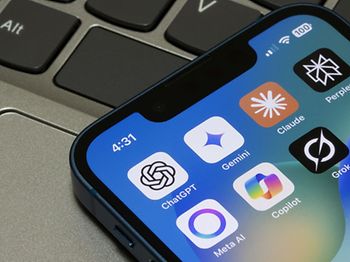 Smartphone iphone Screen KI Apps e.g. ChatGPT Laptop