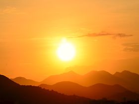 Sonnenaufgang über Bergen