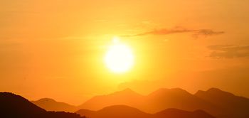 Sonnenaufgang über Bergen