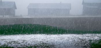 Starkregen_Hagel_Wohngebiet_Unwetter