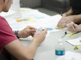 Startup Teamarbeit mit Post-its