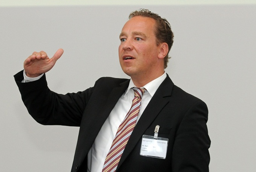 Dr. Stefan Binnewies