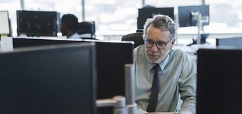 Steuerberater am Computer