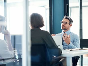 Steuerberater in Mandantengespräch