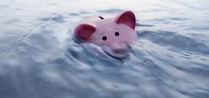 Steuerklasse_Insolvenz_ertrinkendes Sparschwein
