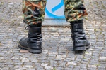 Stiefel eines Bundeswehrsoldaten