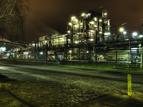 Erdoel-Raffinerie, Hamburger Hafen, Nachtaufnahme