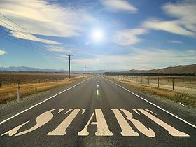Straße mit dem Wort Start