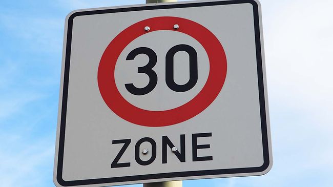 strasse_verkehrszeichen_tempo30_zone
