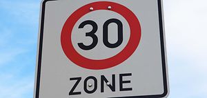 strasse_verkehrszeichen_tempo30_zone