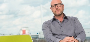 Employer Branding: Mitarbeiter arbeiten auf den Kanaren 