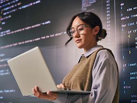 Systeme_Softwareentwicklung_Codeanalyse_Laptop