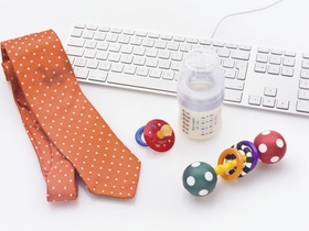 Tastatur, Krawatte, Rassel, Schnuller, Babyflasche