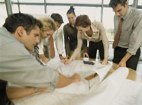 Team arbeitet an Plan