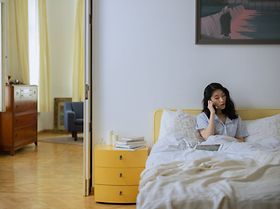 Telefon Handy Krank Krankschreibung Bett
