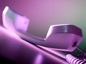 Telefonhörer, lila eingefärbt