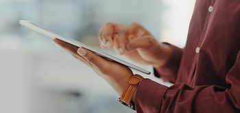 Tippen auf dem Tablet