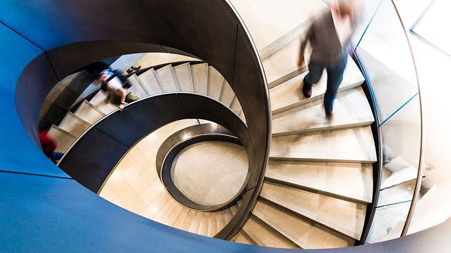 Treppe mit Menschen verschwommen