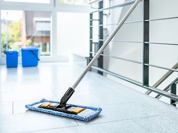 Treppenhaus Flur Reinigung Wischer Eimer
